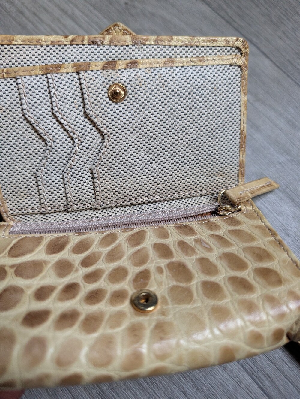 Dooney&Bourke Croc Embossed Wallet Wristlet 🐊✨ - Picture 7 of 8